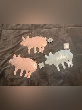 Wall Decor Pig Hanging Set - Pink and Light Blue